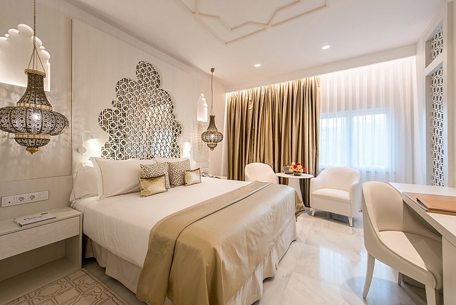 SANTOS SARAY photo 2