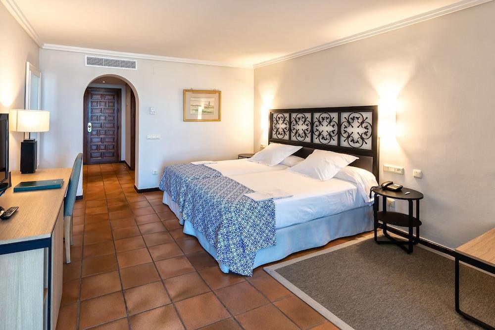 Parador de Málaga Gibralfaro photo 1