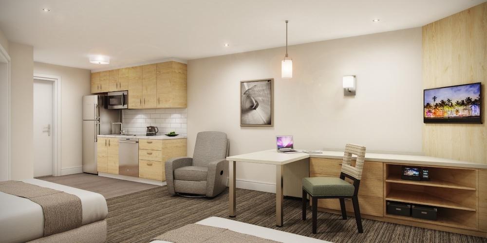 CANDLEWOOD SUITES MIAMI INTERNATIONAL AIRPORT 36ST STREET photo 1