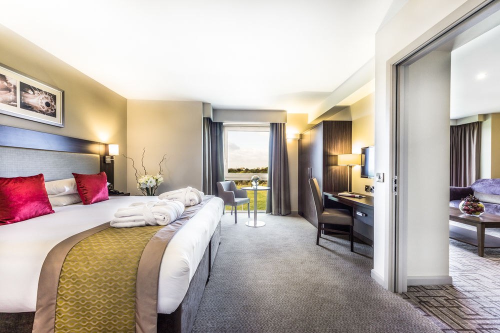 Heston Hyde Hotel photo 1