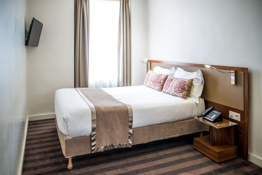ART HOTEL BATIGNOLLES photo 4