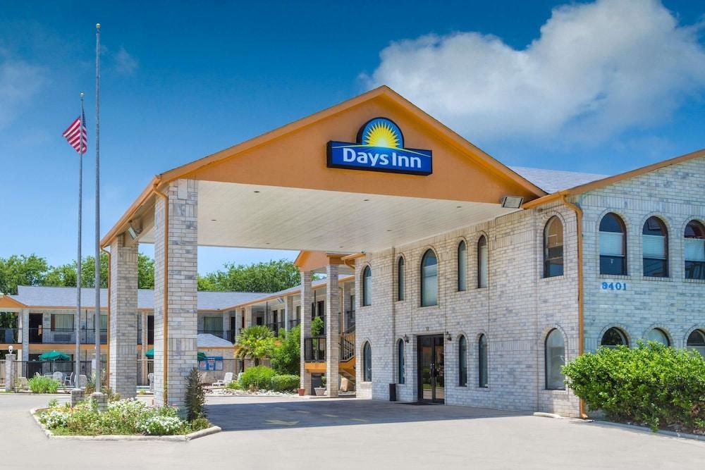 DAYS INN SAN ANTONIO photo 2
