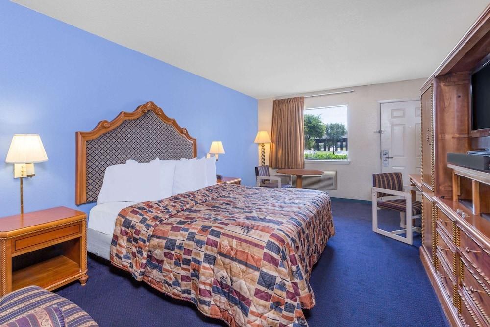 DAYS INN SAN ANTONIO photo 3