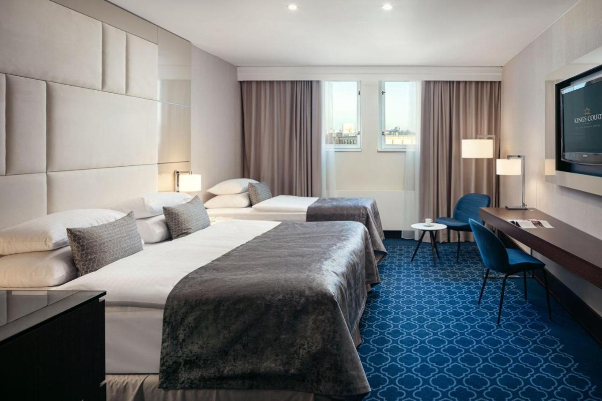 HOTEL KINGS COURT photo 1
