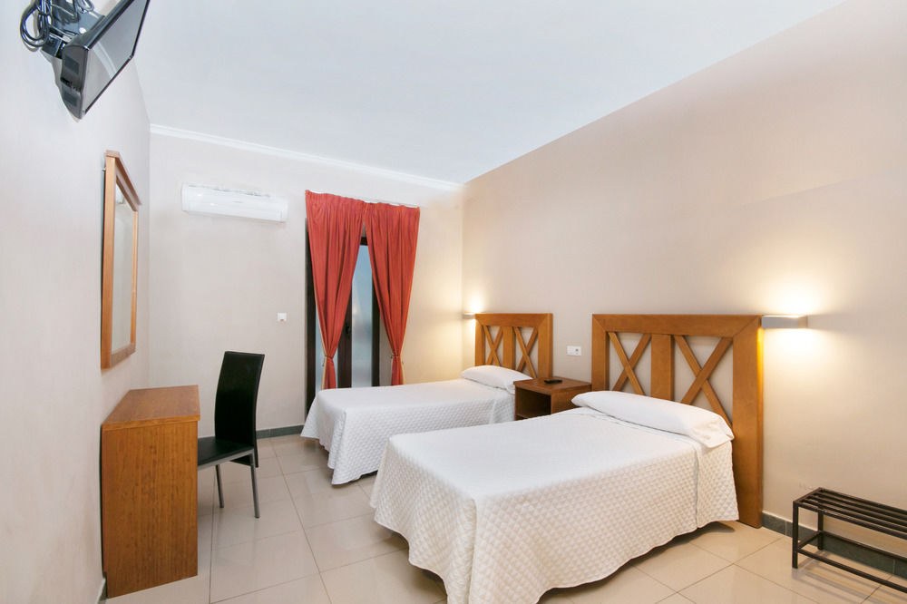 HOSTAL ATENAS photo 2