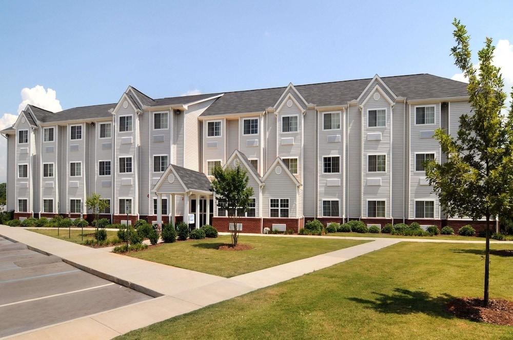 MICROTEL INN & SUITES BY WYNDHAM HUNTSVILLE photo 1