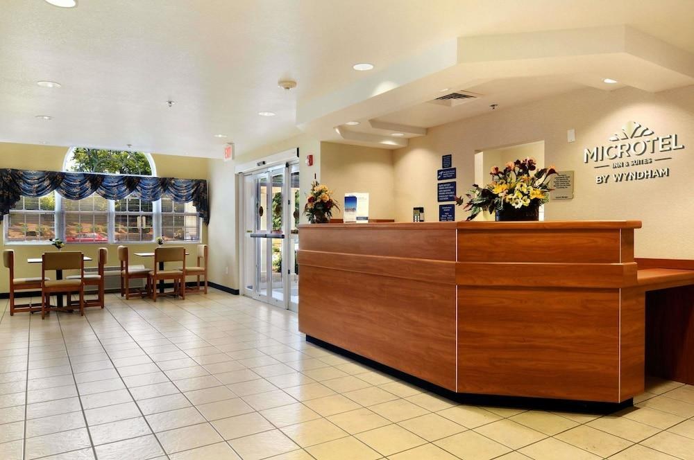MICROTEL INN & SUITES BY WYNDHAM HUNTSVILLE photo 3