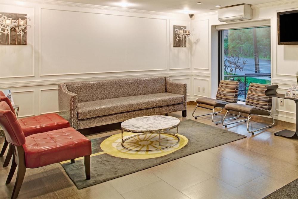 RAMADA BY WYNDHAM STATEN ISLAND photo 2