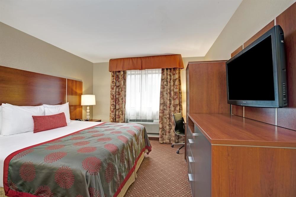 RAMADA BY WYNDHAM STATEN ISLAND photo 3