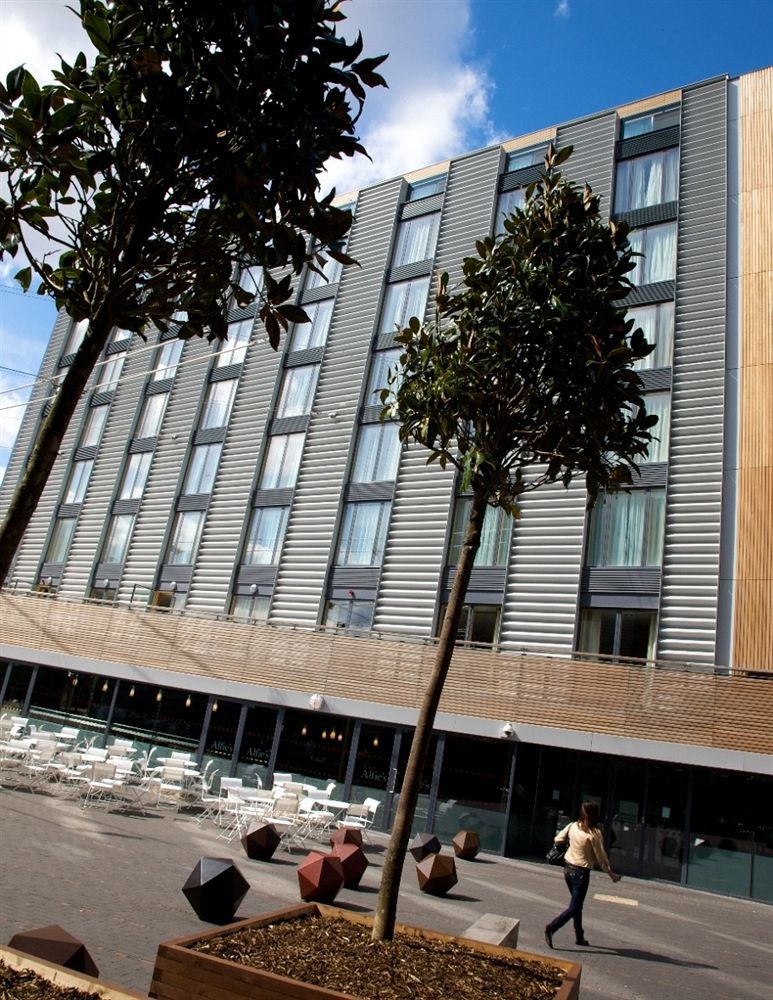BERMONDSEY SQUARE