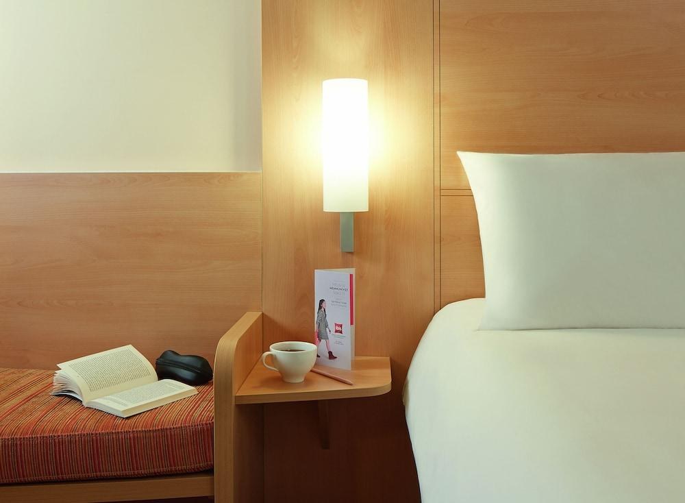 IBIS CANNES PLAGE LA BOCCA photo 2