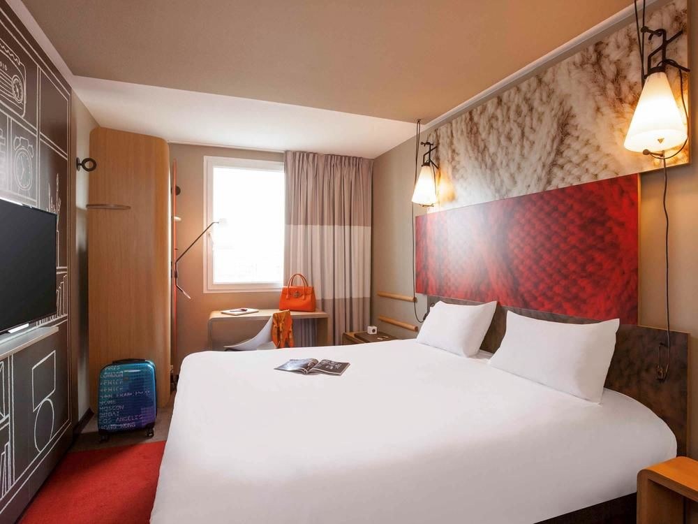 IBIS PARIS PORTE DE CLICHY CENTRE photo 1