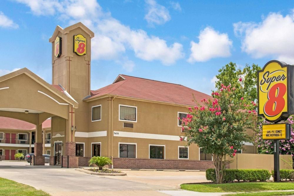 SUPER 8 HOUSTON/BROOKHOLLOW NW photo 2
