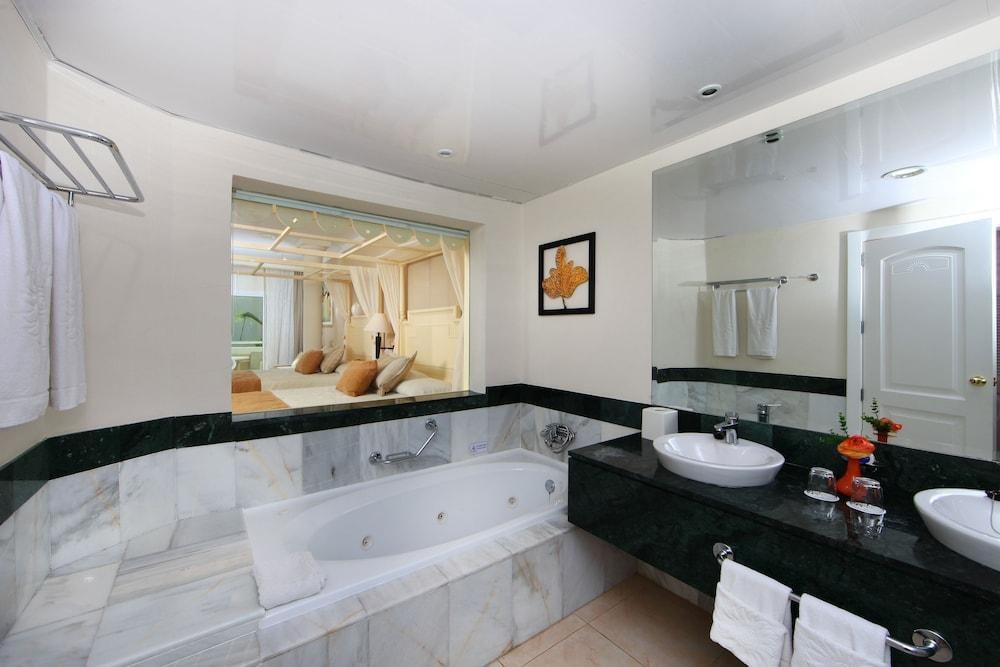 BAHIA PRINCIPE LUXURY CAYO LEVANTADO photo 2