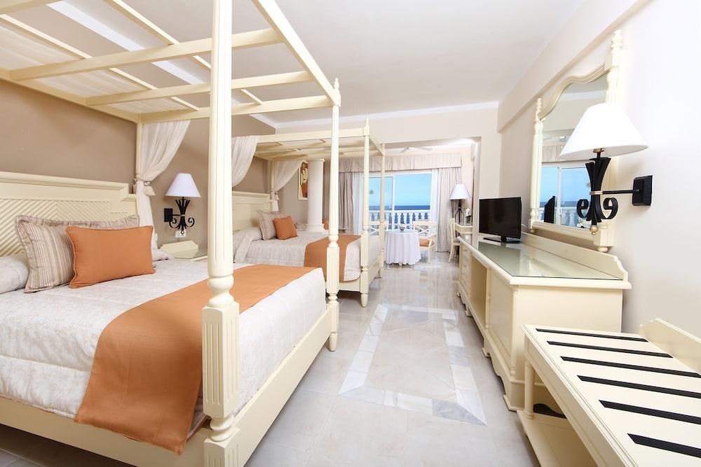 BAHIA PRINCIPE LUXURY RUNAWAY BAY