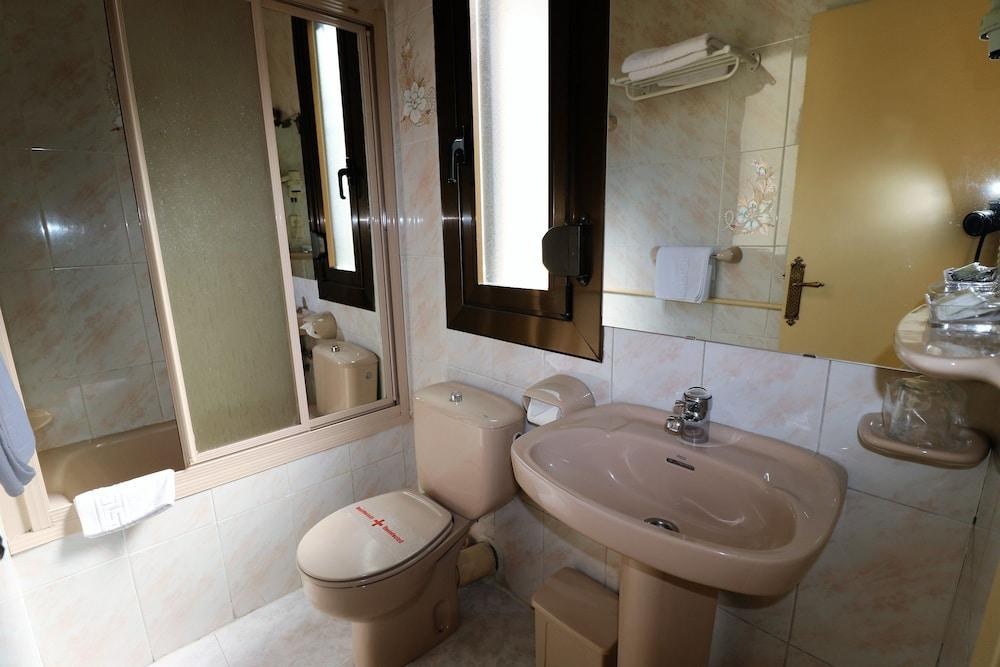 HOSTAL HISPANO ARGENTINO photo 3