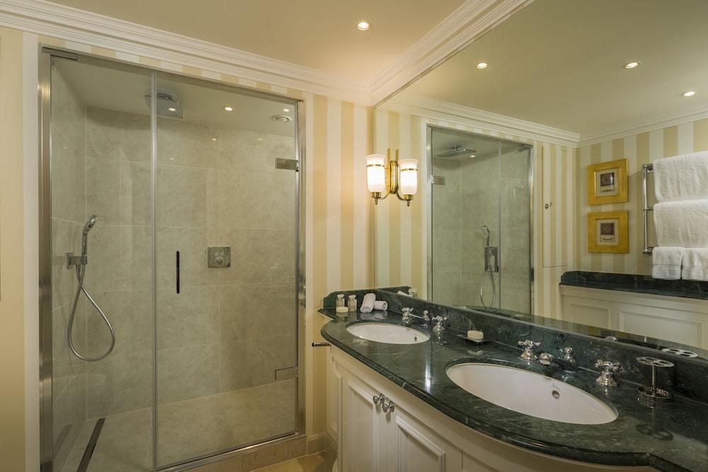 CHEVAL THORNEY COURT photo 2