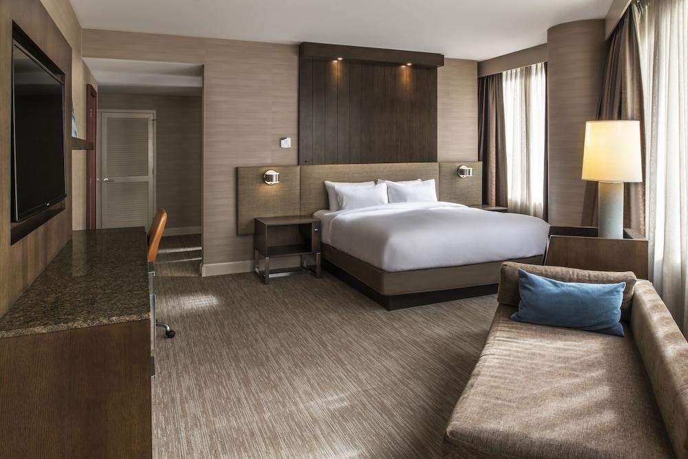 HYATT CENTRIC CHICAGO MAGNIFICENT MILE photo 2