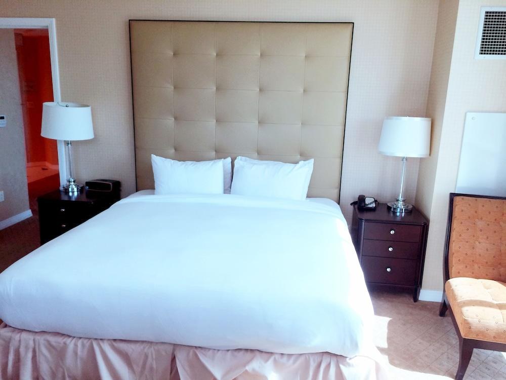 LUXURY SUITES INTERNATIONAL AT THE SIGNATURE photo 4