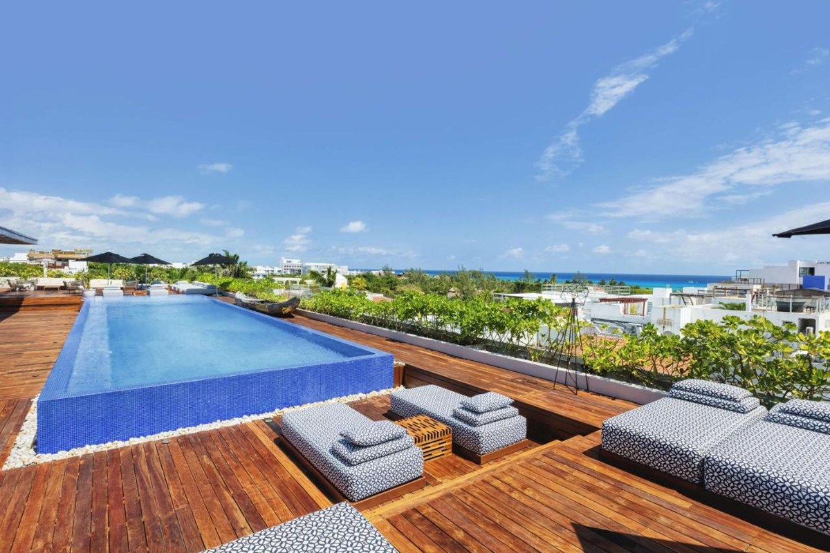 THE YUCATAN PLAYA DEL CARMEN TAPESTRY BY HILTON