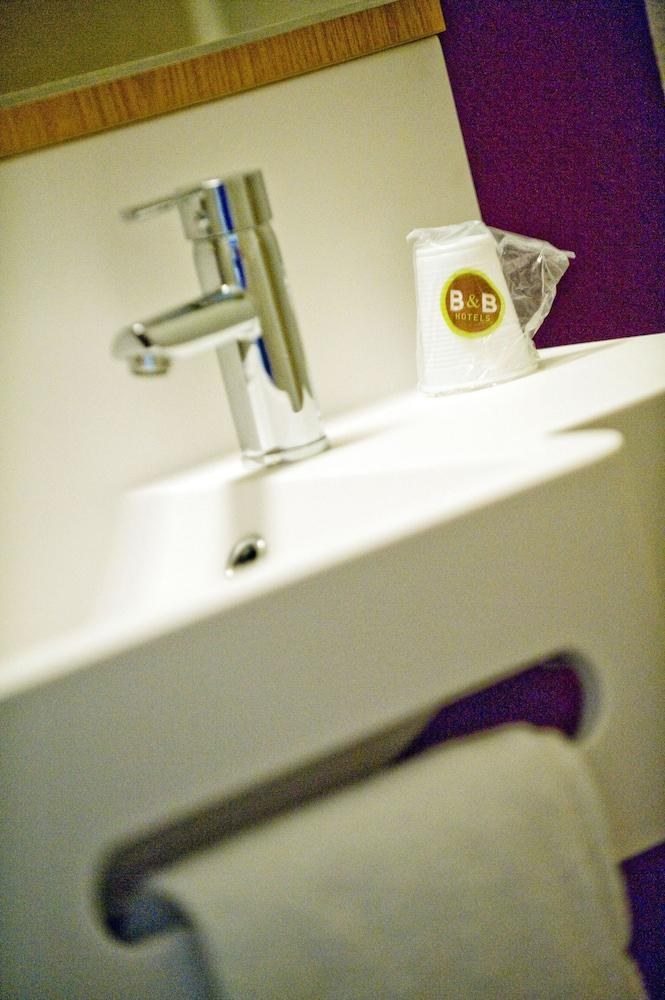 B&B Hotel Marseille Euromed photo 2