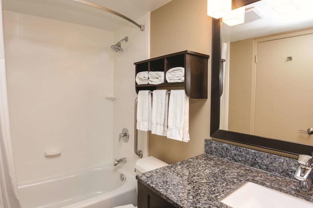 La Quinta Inn & Suites by Wyndham San Diego Mission Bay photo 3