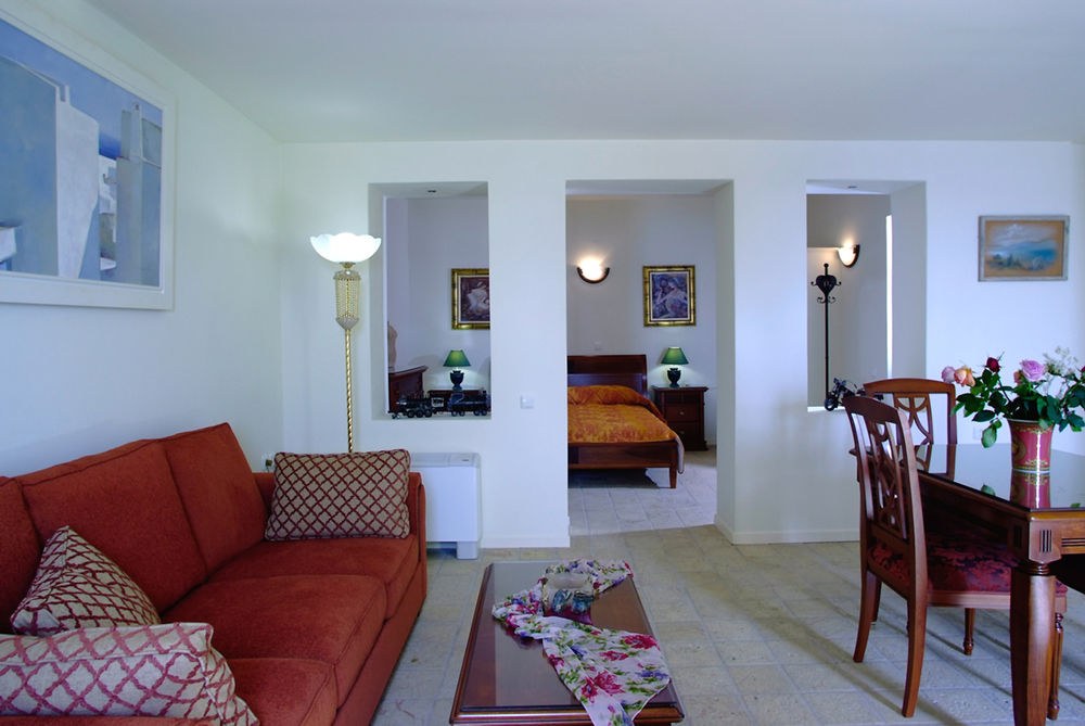 CABANA 112 CLIFF SUITES