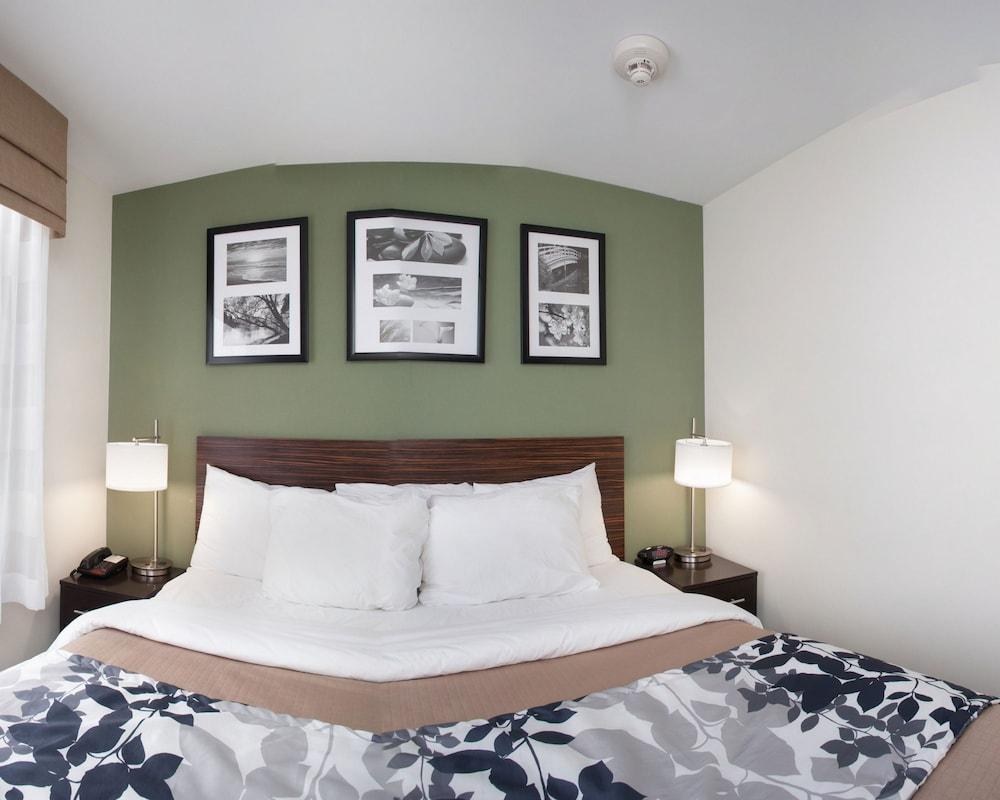 Days Inn by Wyndham Brooklyn Borough Park photo 2