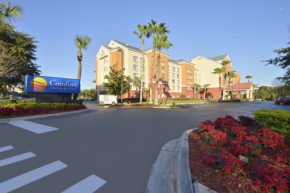 COMFORT INN AND SUITES CONVENTION CENTER photo 1