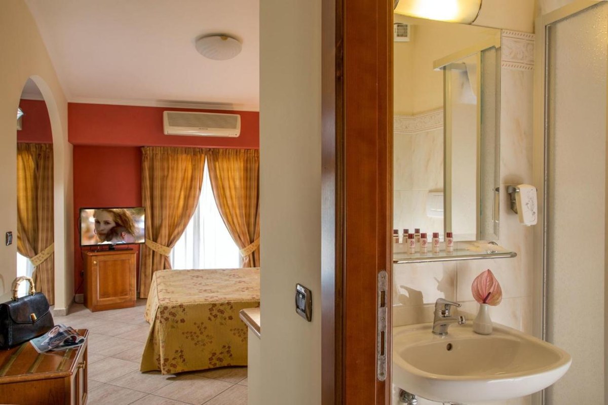 MARINI PARK HOTEL photo 2