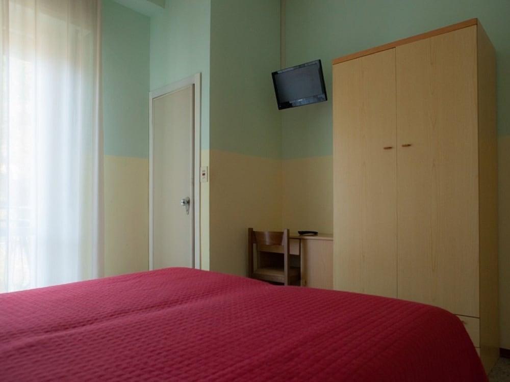 AUSONIA photo 3