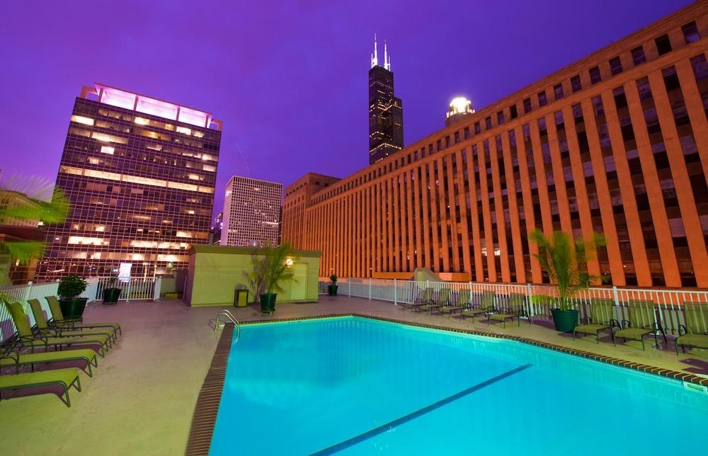 Holiday Inn and Suites Chicago Downtown photo 2