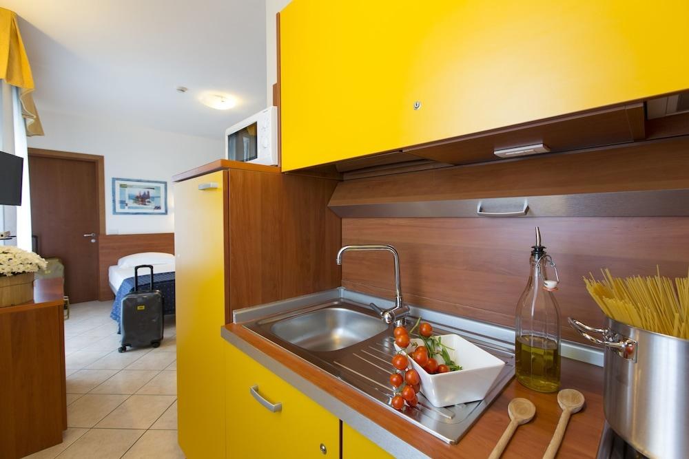 Sheila Aparthotel photo 4
