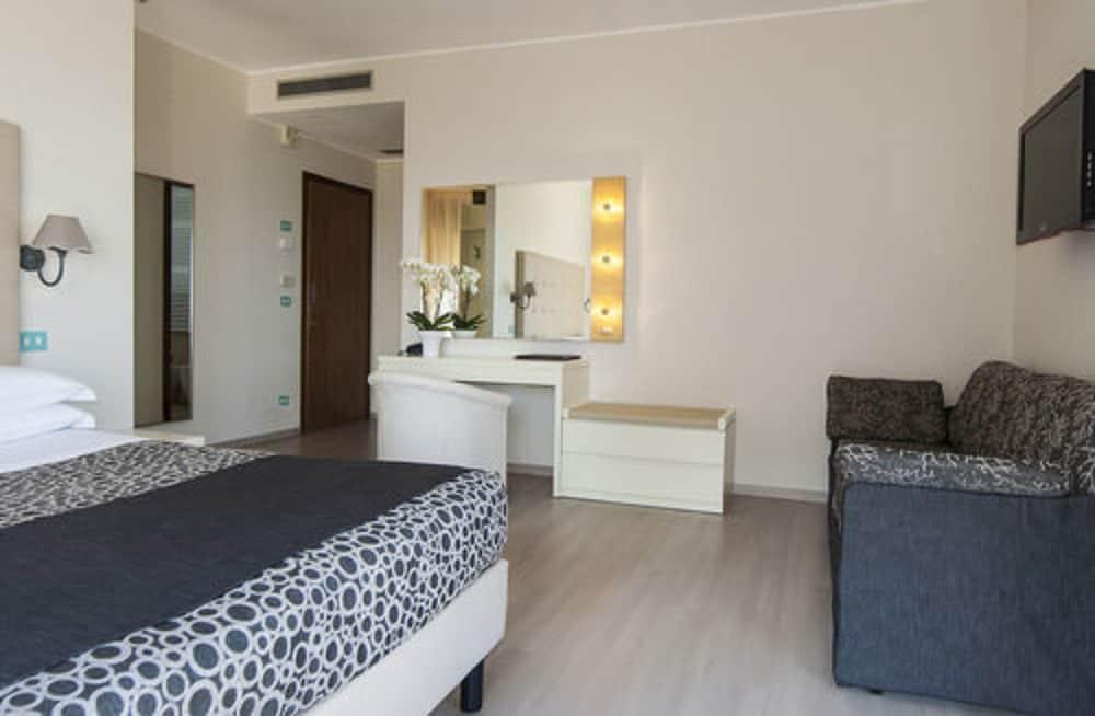 Excelsior Hotel photo 3
