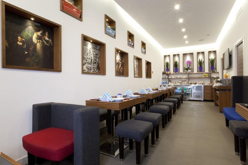 Tasso Suites photo 2