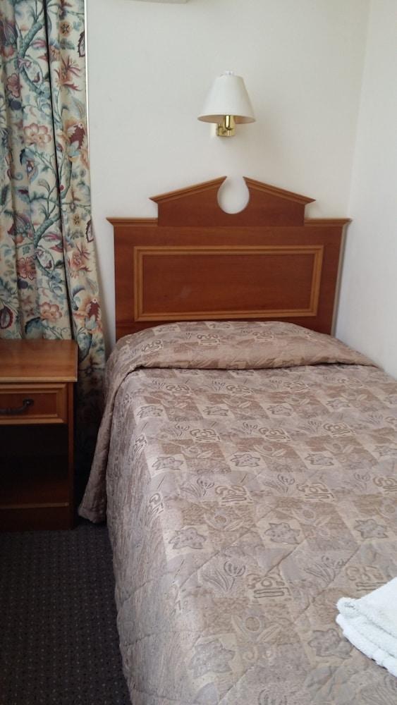 PEMBRIDGE PALACE HOTEL photo 2