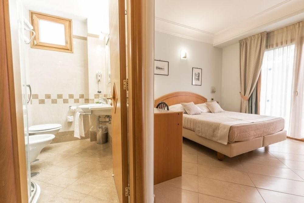 COMFORT HOTEL GARDENIA photo 2