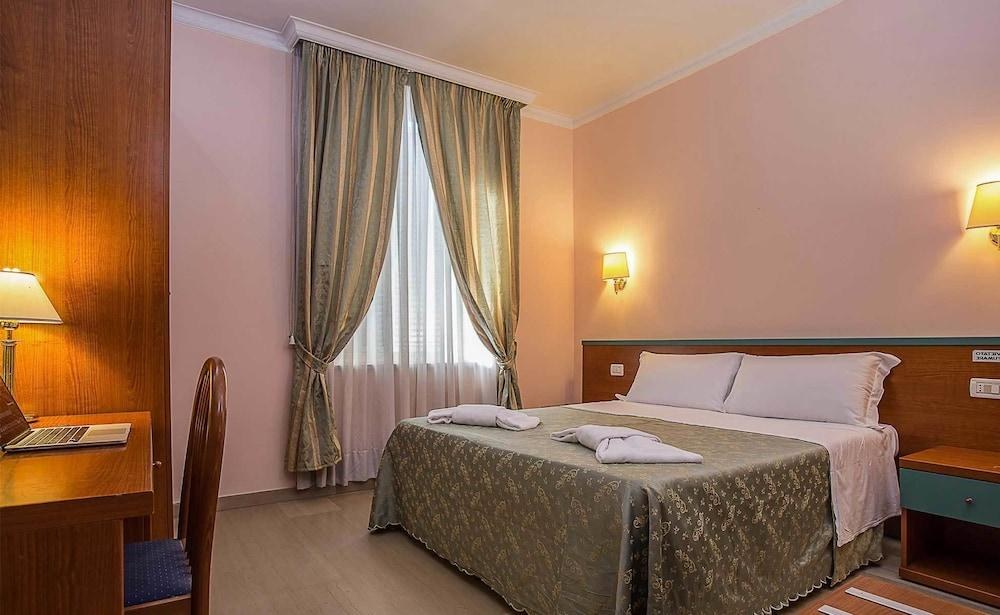 HOTEL CENTER 3 photo 2