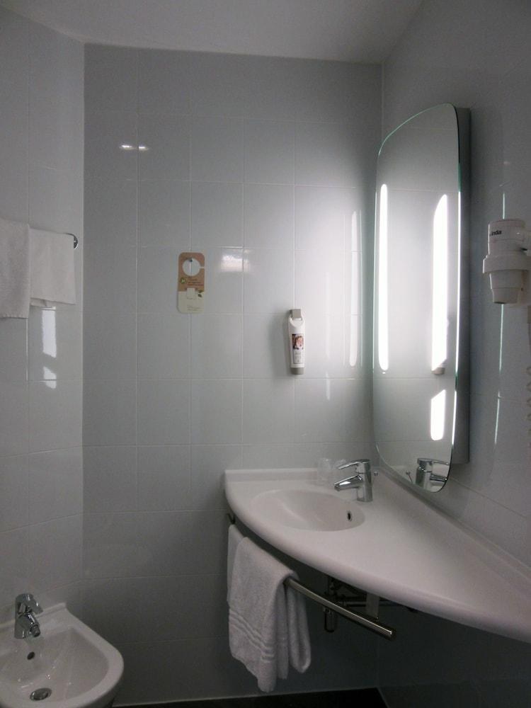 IBIS MILANO FIERA photo 2