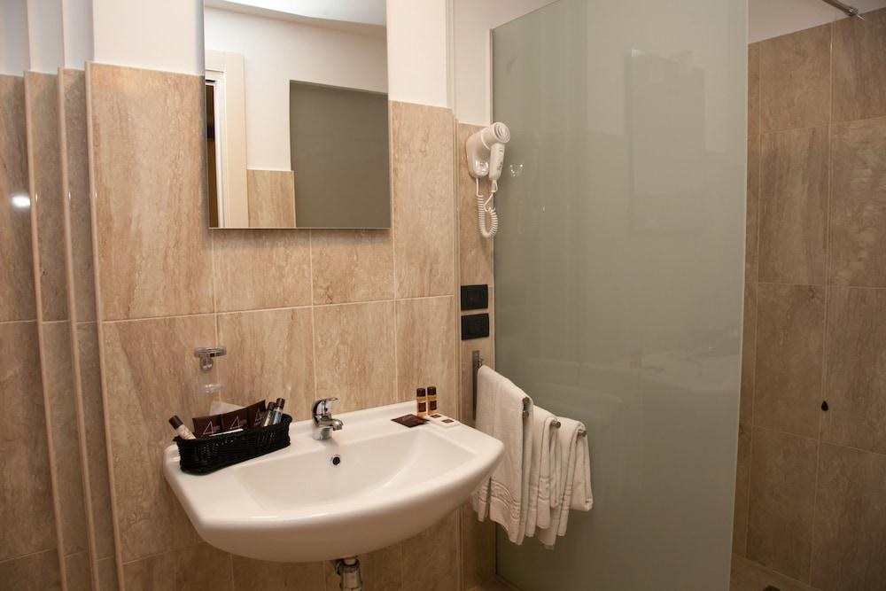 HOTEL 4 SPA photo 2