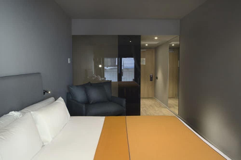 HOTEL YURBBAN TRAFALGAR photo 4