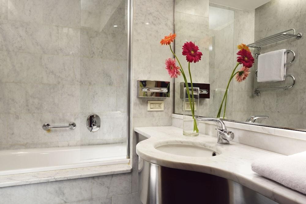 UNA HOTELS MEDITERRANEO MILANO photo 4