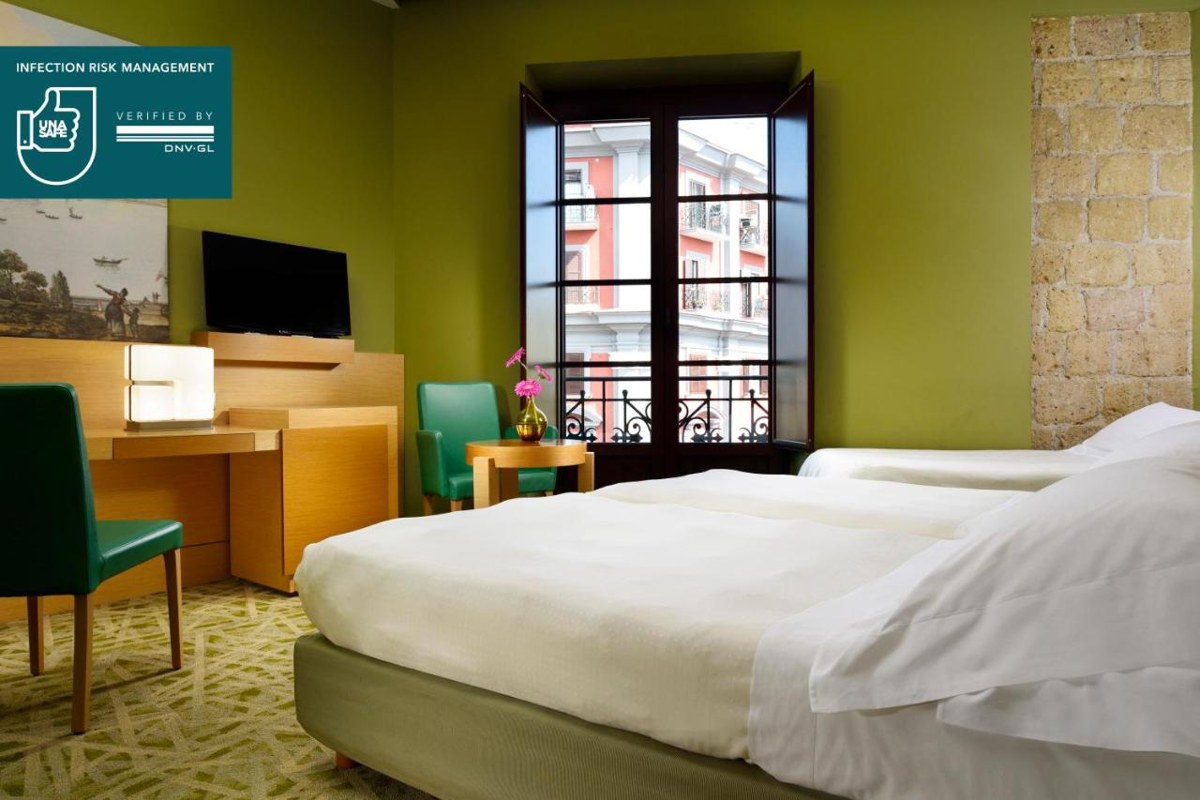 UNAHOTELS NAPOLI photo 1