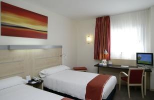 B and B Hotel Madrid Aeropuerto T1 T2 T3 [Ex-Holiday Inn Express]