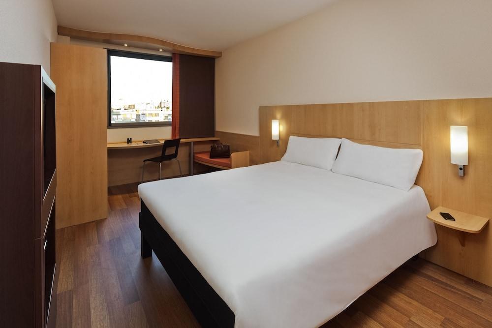 ibis Barcelona Pza Glories 22 photo 3