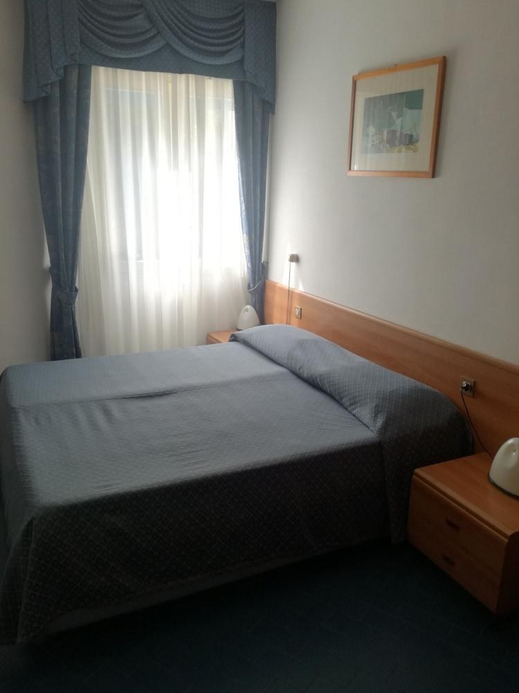 HOTEL HERON photo 3