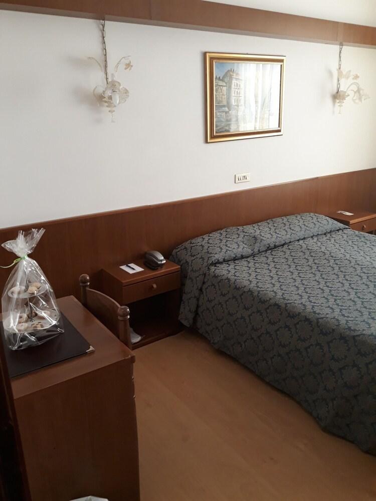 HOTEL FLORIDA JESOLO photo 2