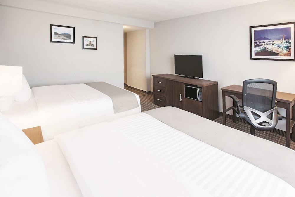 CHN HOTEL MONTERREY CENTRO, TRADEMARK BY WYNDHAM photo 3