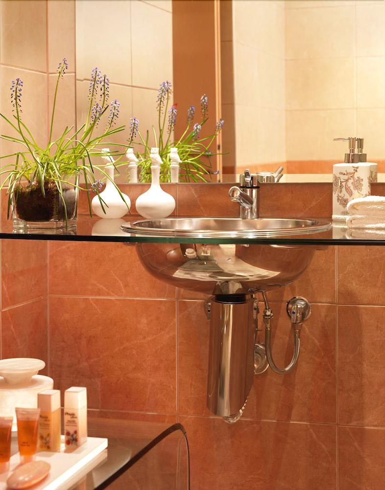 Best Western Plus Embassy Hotel photo 2
