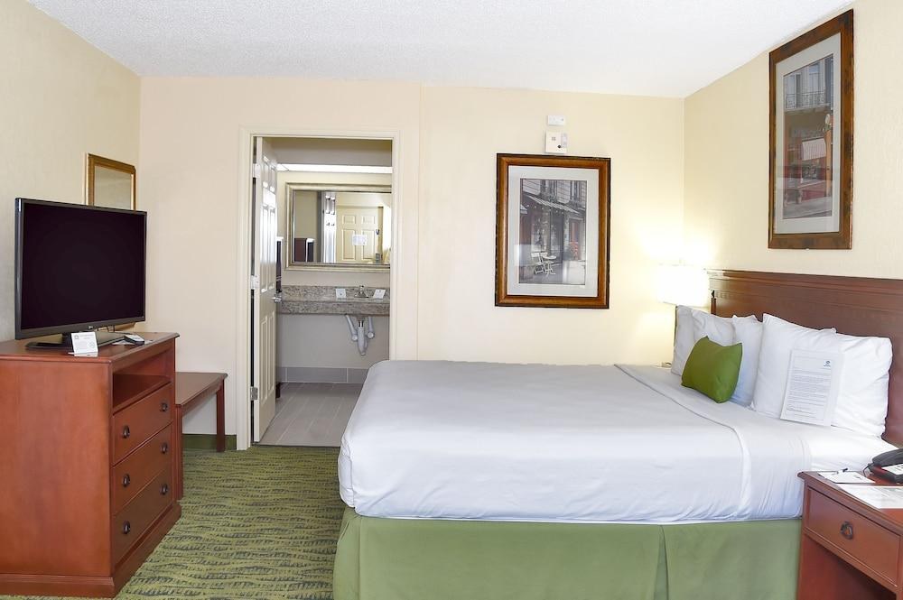 Best Western Orlando East Inn & Suites photo 3
